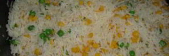 рис с яйцом и овощами