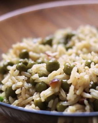 Рис с зеленым горошком и миндалем