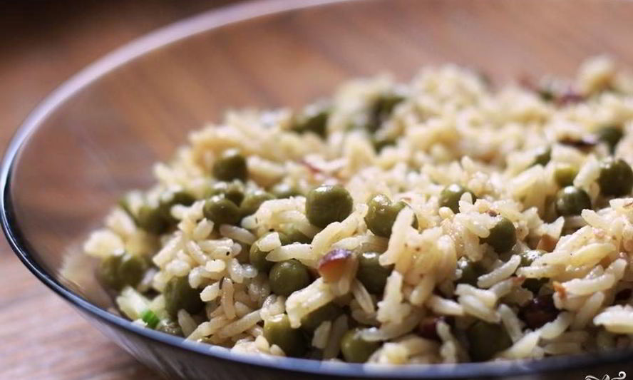 Рецепт риса с зеленым горошком и миндалем