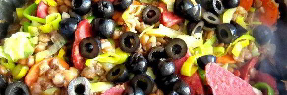 зеленая чечевица с копченой колбасой в стиле фламенко