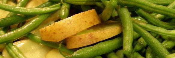 зеленая фасоль и картофель в томатном соусе по-гречески