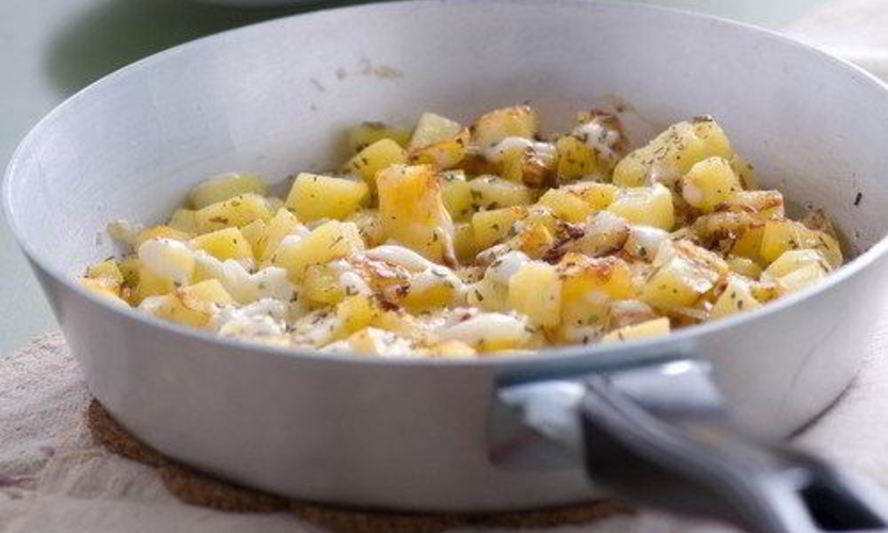 Рецепт жареного картофеля с фетой и орегано