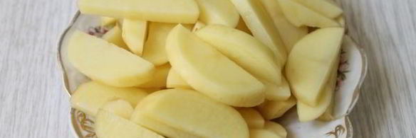 жареный картофель с ветчиной и крабовыми палочками