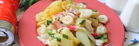жареный картофель с ветчиной и крабовыми палочками