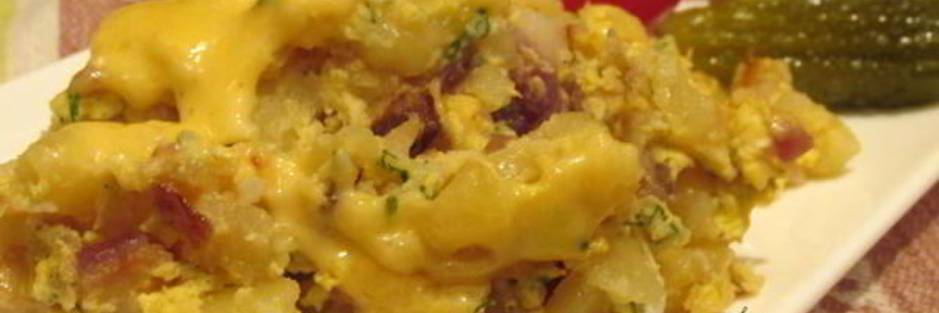 Жареный картофель с яйцом и сыром
