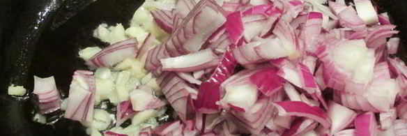 жареный картофель с яйцом и сыром