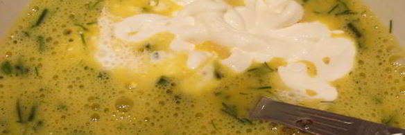 жареный картофель с яйцом и сыром