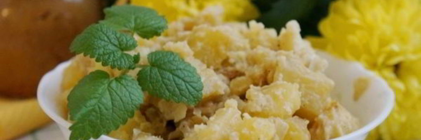 Жареный картофель со сметаной и луком