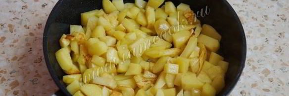 жареный картофель со сметаной и луком