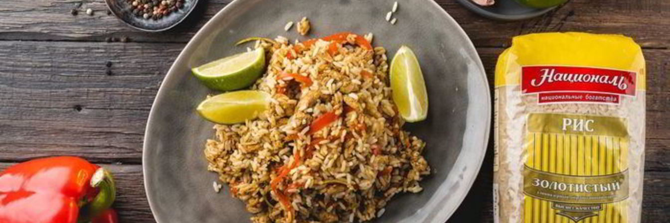 Жареный рис по-тайски с курицей