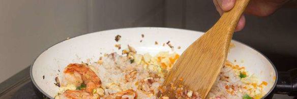 жареный рис с креветками