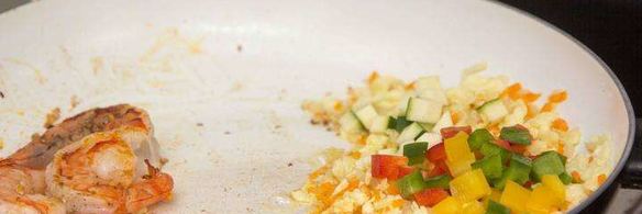 жареный рис с креветками