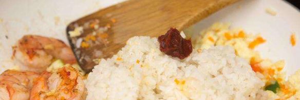 жареный рис с креветками