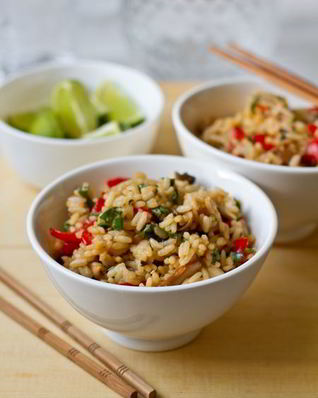 Жареный рис с овощами