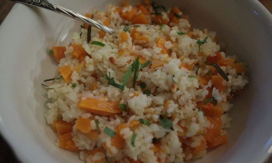 Рецепт зимнего риса с тыквой и кедровыми орехами