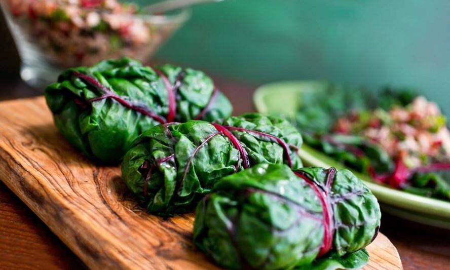 Рецепт голубцов из мангольда с креветками и рисом на пару