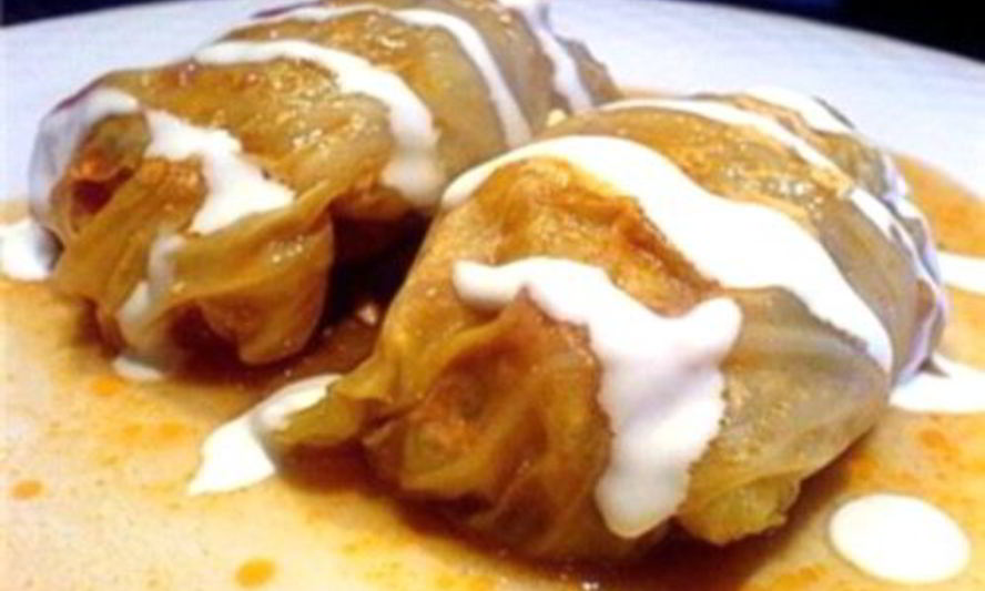 Рецепт голубцов в вине по-татарски со сметанным соусом