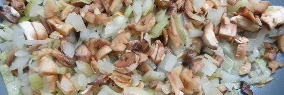 фаршированные шампиньоны под сметанным соусом