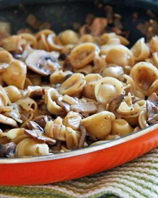 Грибы под сливочным соусом