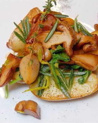 Лесные грибы в сливочном масле, шерри и лимоне