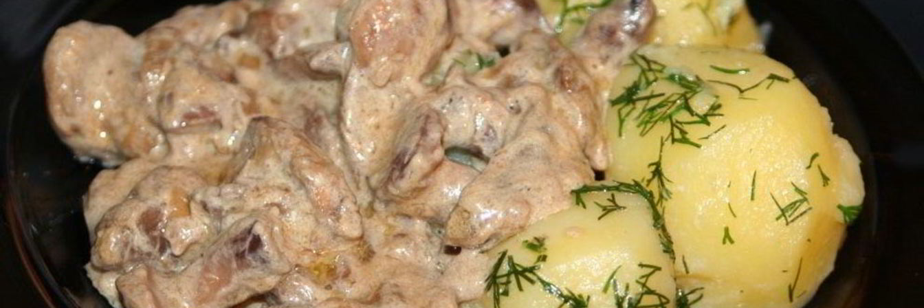 Маслята, тушеные с картофелем