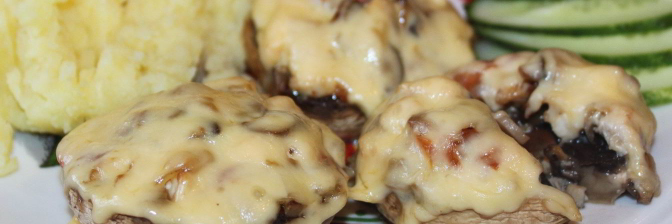 Шампиньоны, фаршированные курицей и овощами