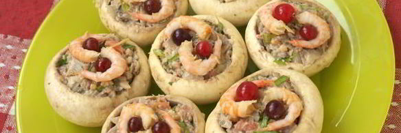 шампиньоны фаршированные с креветками и клюквой