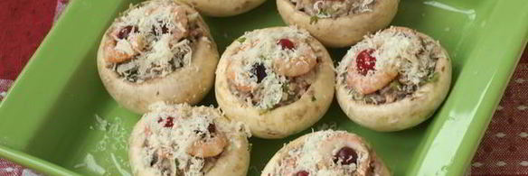 шампиньоны фаршированные с креветками и клюквой