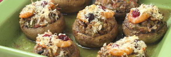 шампиньоны фаршированные с креветками и клюквой