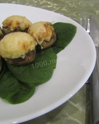 Шампиньоны фаршированные творогом и шпинатом