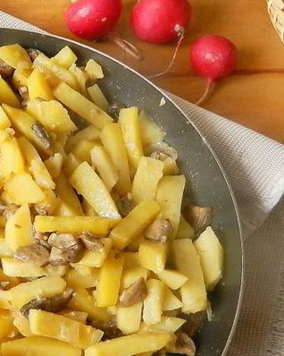 Шампиньоны с картошкой жареные