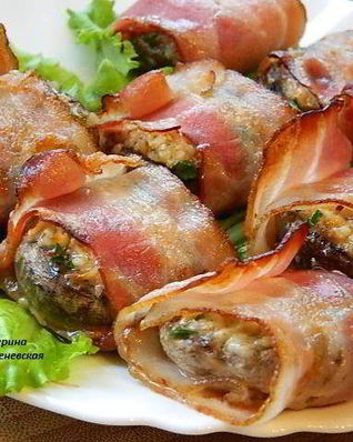 Шампиньоны с орехово-сырной начинкой в беконе