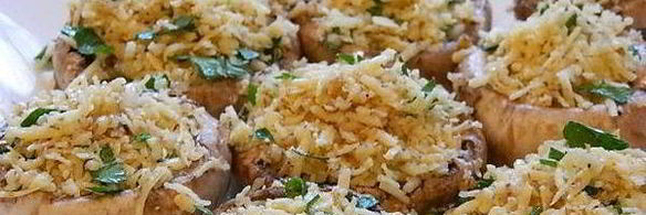 шампиньоны с орехово-сырной начинкой в беконе