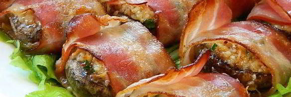 шампиньоны с орехово-сырной начинкой в беконе