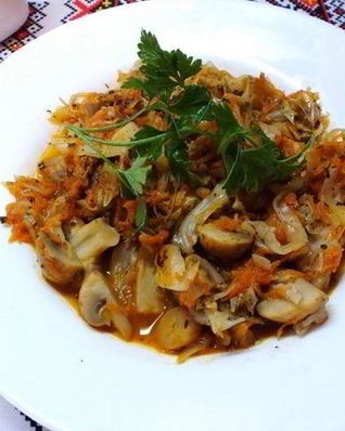 Шампиньоны тушеные с овощами
