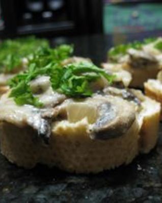 Шампиньоны в сметанном соусе