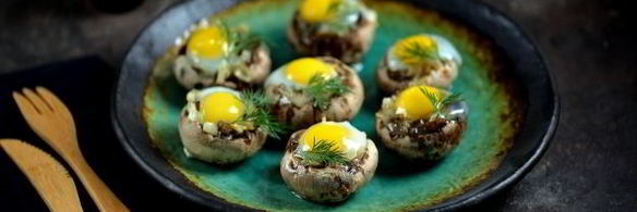 шампиньоны, запеченные с перепелиными яйцами