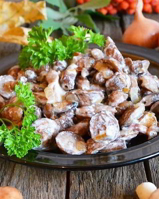 Жареные маслята в сметане