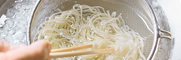 холодная лапша с тунцом