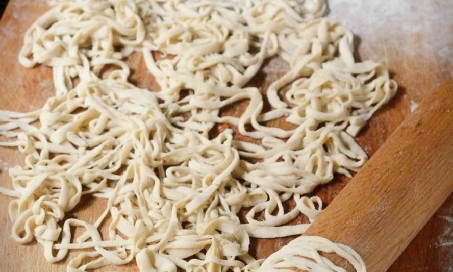 Рецепт китайской домашней лапши без яиц