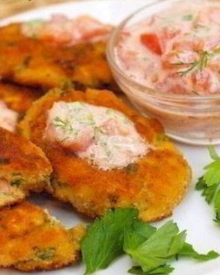 Домашние котлеты из лосося с томатным соусом