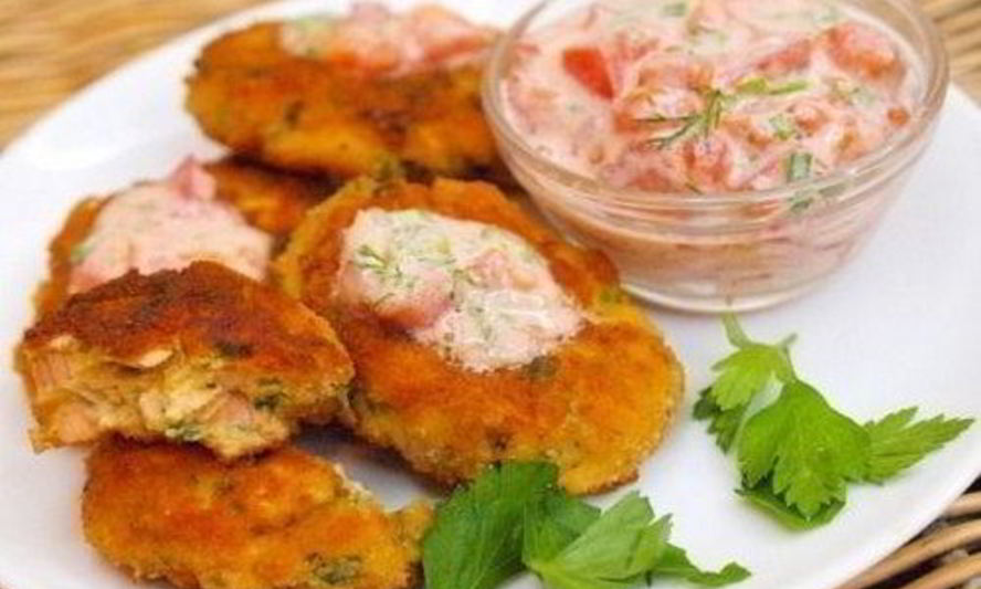 Рецепт домашних котлет из лосося с томатным соусом