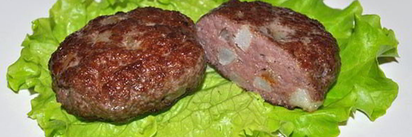 Говяжьи котлеты с копченым салом