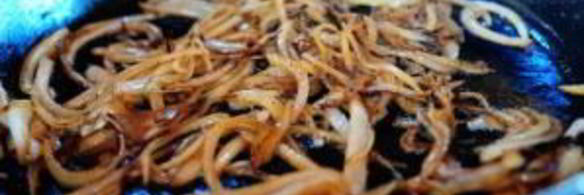 говяжьи котлеты с луком