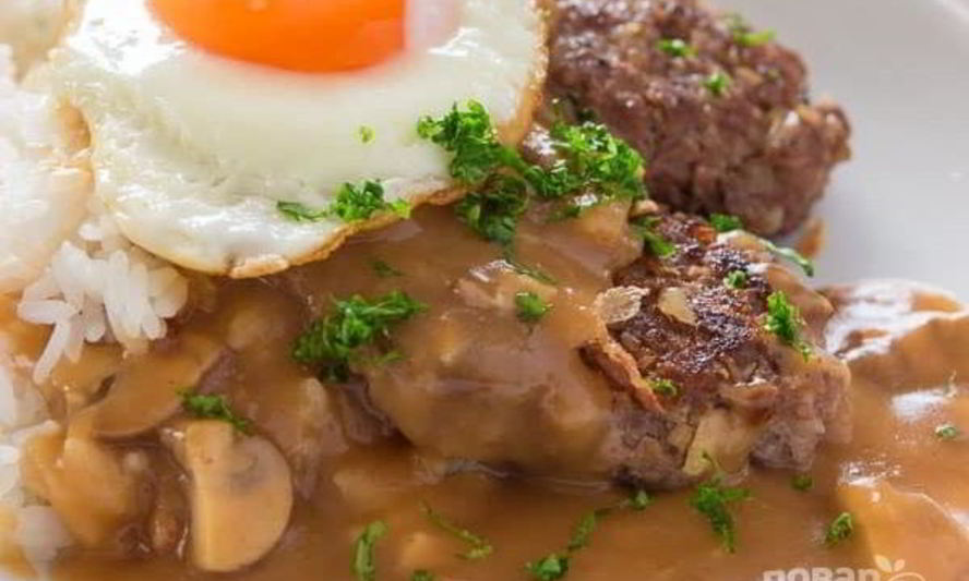 Рецепт говяжьих котлет с подливкой, рисом и яйцом