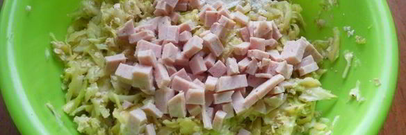 котлеты из кабачков и картофеля с овсянкой и колбасой