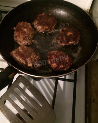 Котлеты из свинины грибов и сыра