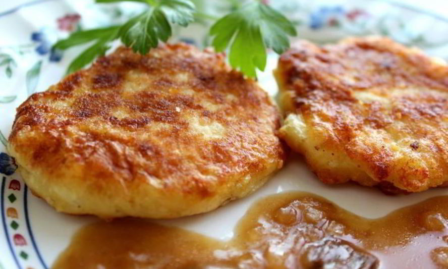 Рецепт котлет картофельных с грибной подливкой