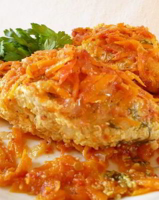 Куриные котлетки с кабачком, запеченные с овощами