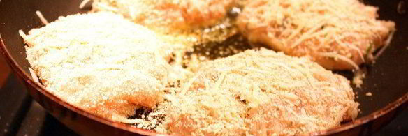 куриные котлеты с брусничным соусом